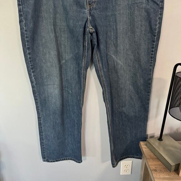 Carhartt Men's Relaxed Fit Jeans Size 44 W x 30 L Medium Wash Cotton Blend - Picture 3 of 8